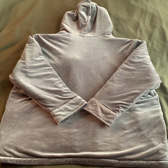 Liz Claiborne gray velvet like coat with satin like interior. Medium Petite - Picture 8 of 8